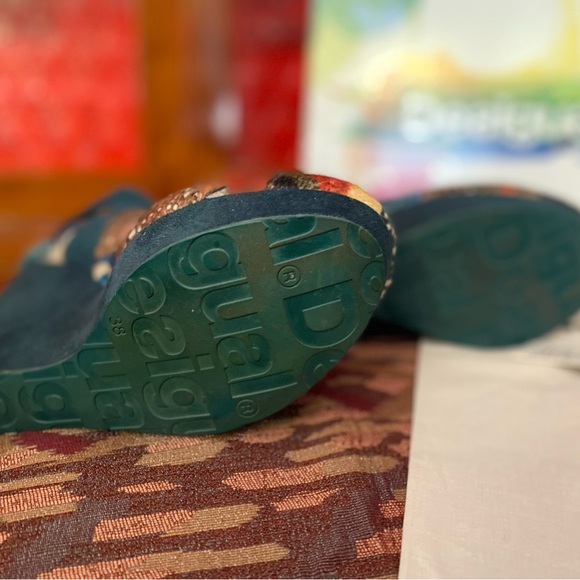 Desigual Authentic Size 7 Floral Velvet Kiwi Pump - Picture 5 of 5